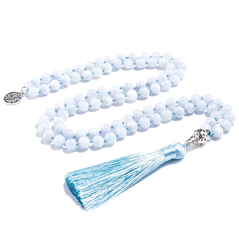 Collier Aigue Marine avec Pompon et Arbre de Vie sur fond blanc