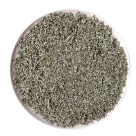 Lot de 20gr de Sauge Blanche dans une assiette sur fond blanc