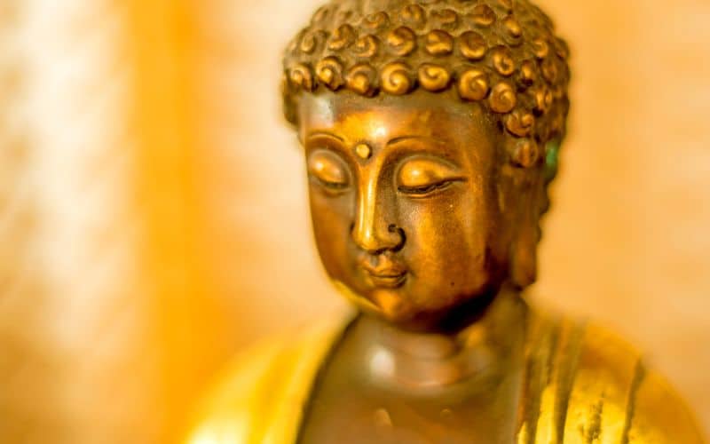 Tête de Bouddha en or.